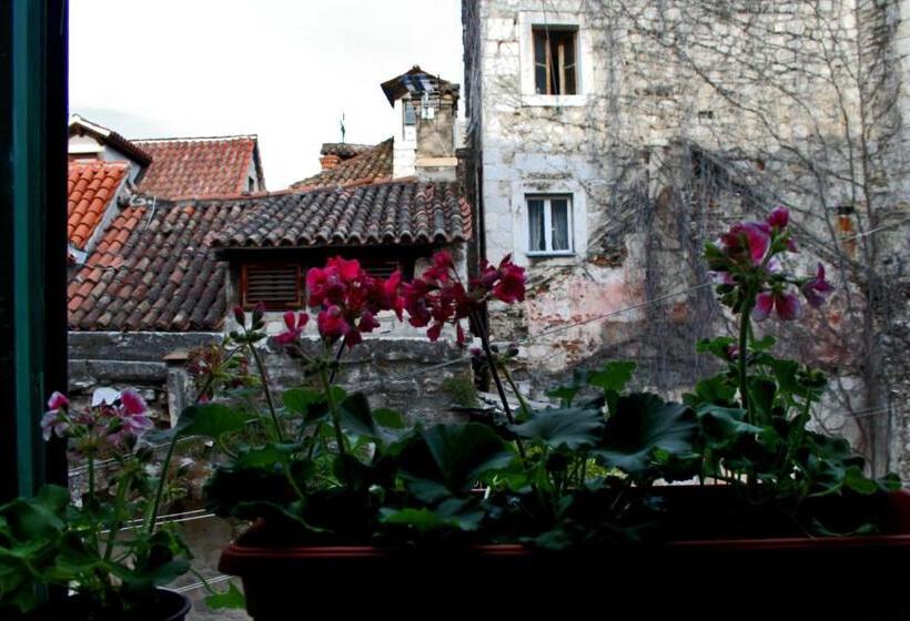 پانسیون Jr Luxury Guesthouse