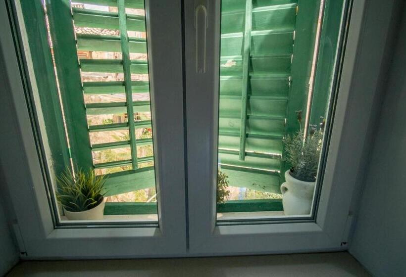 پانسیون Jr Luxury Guesthouse