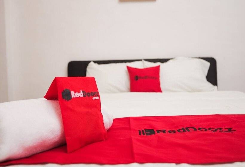 پانسیون Reddoorz Near Plaza Araya Malang