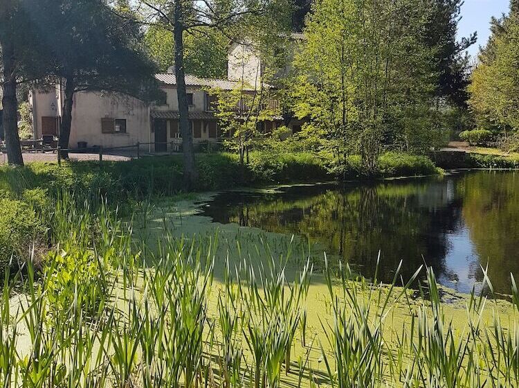 ベッドアンドブレックファースト Le Moulin De Charin