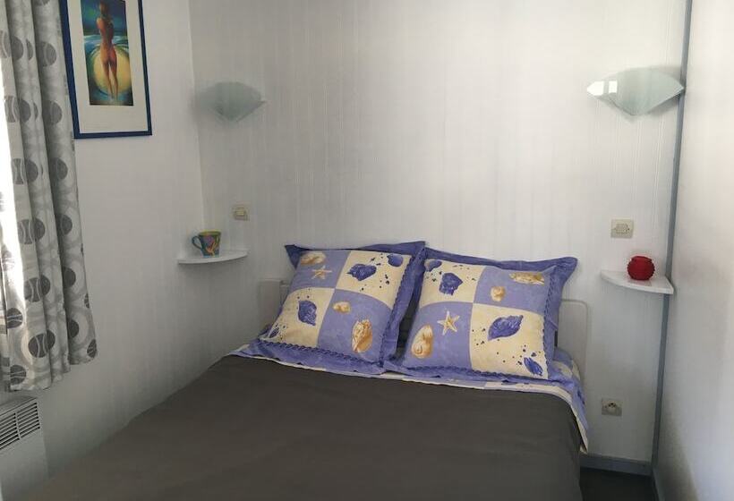 Chalet Orange Naturiste La Jenny