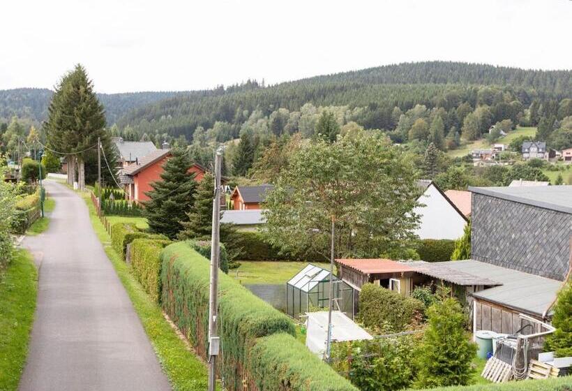 Cozy Apartment In Altenfeld With Garden