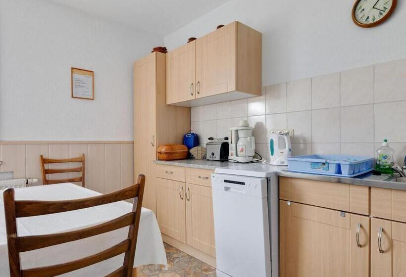 Cozy Apartment In Altenfeld With Garden