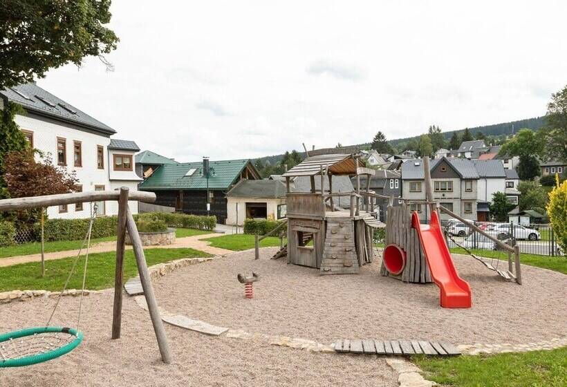 Cozy Apartment In Altenfeld With Garden