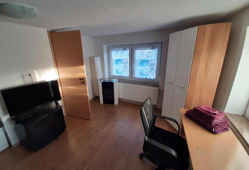 فندق فئة نجمة واحدة Biberach Riss Zimmer Frei, Einzel Zimmer Bad Küche
