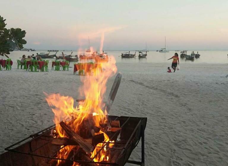 هتل Daya Beach, Lipe Local
