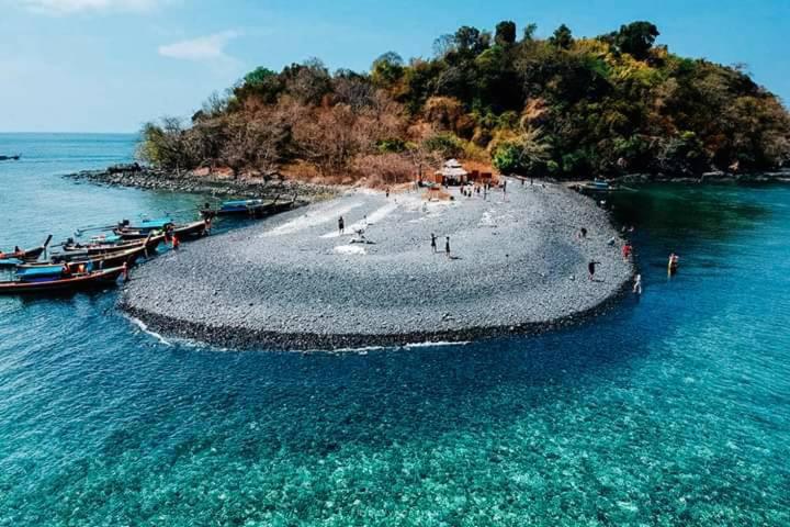 هتل Daya Beach, Lipe Local
