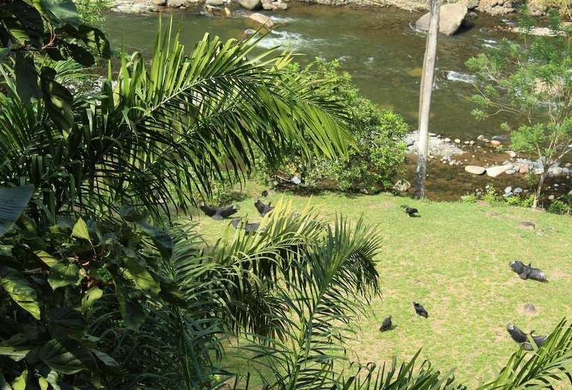 בית מלון כפרי Otrolado Lodge