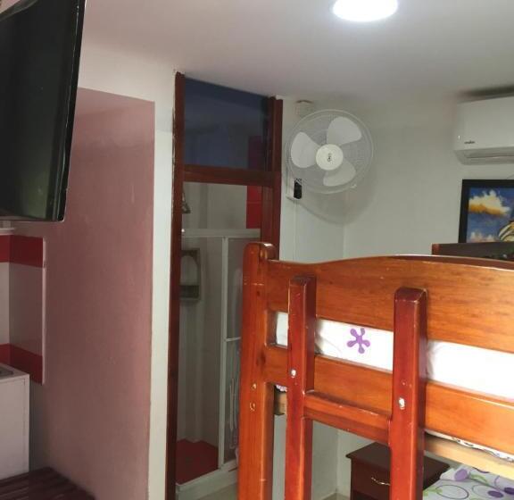 پانسیون Hostal Sarai