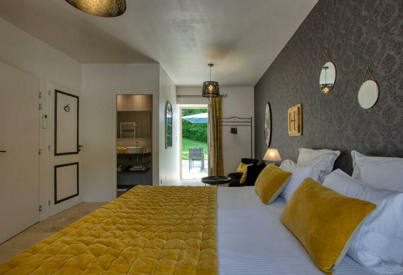 Domaine Des Pierres Blanches   B&b