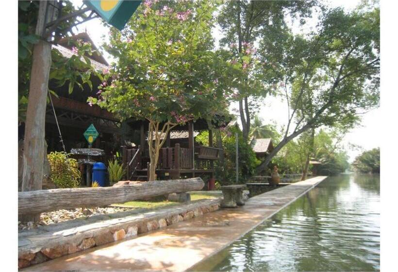 هتل Baansuan Amphawan Resort