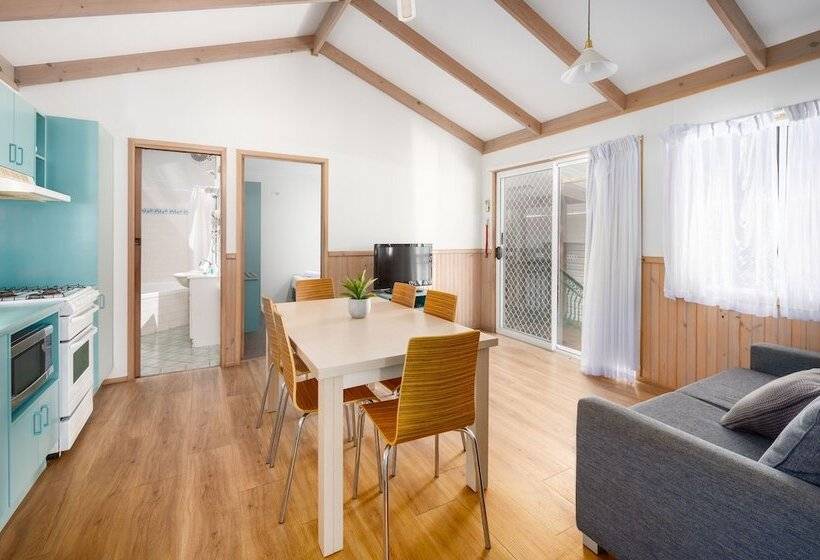هتل Koala Shores Holiday Park