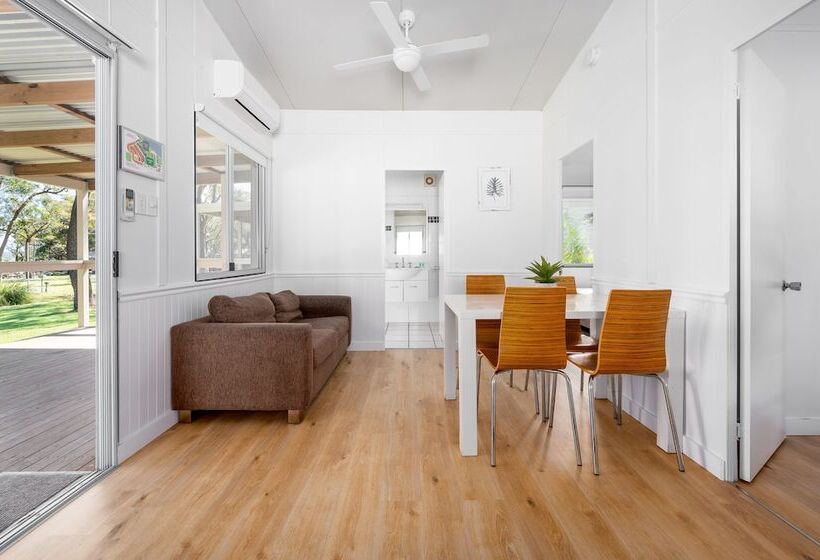 هتل Koala Shores Holiday Park