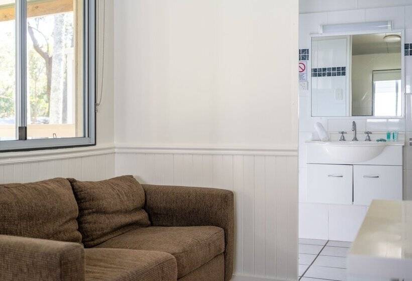 هتل Koala Shores Holiday Park