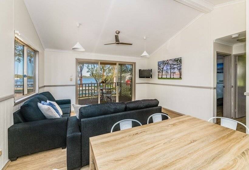 هتل Koala Shores Holiday Park
