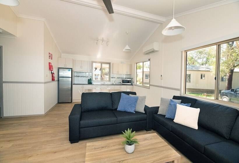 هتل Koala Shores Holiday Park
