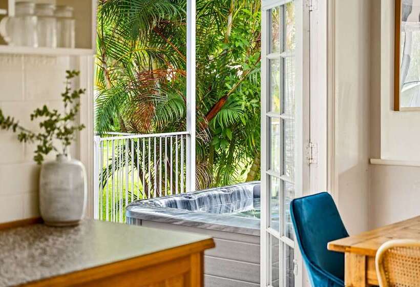 هتل Koala Shores Holiday Park