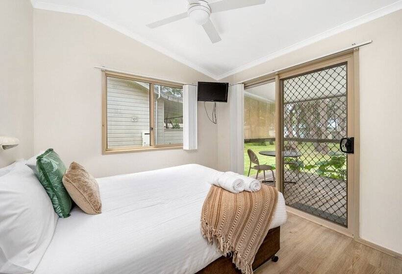 هتل Koala Shores Holiday Park