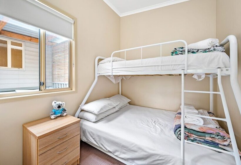 هتل Koala Shores Holiday Park
