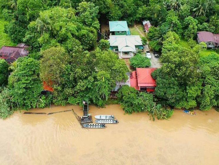هتل Sukau Greenview Bed & Breakfast