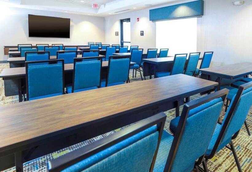 هتل Hampton Inn & Suites Conway