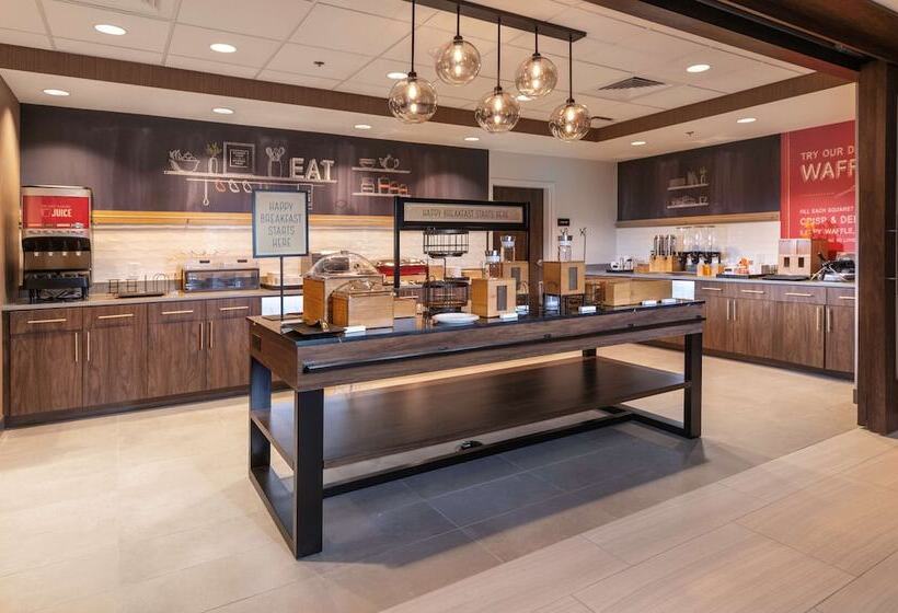 هتل Hampton Inn & Suites Conway
