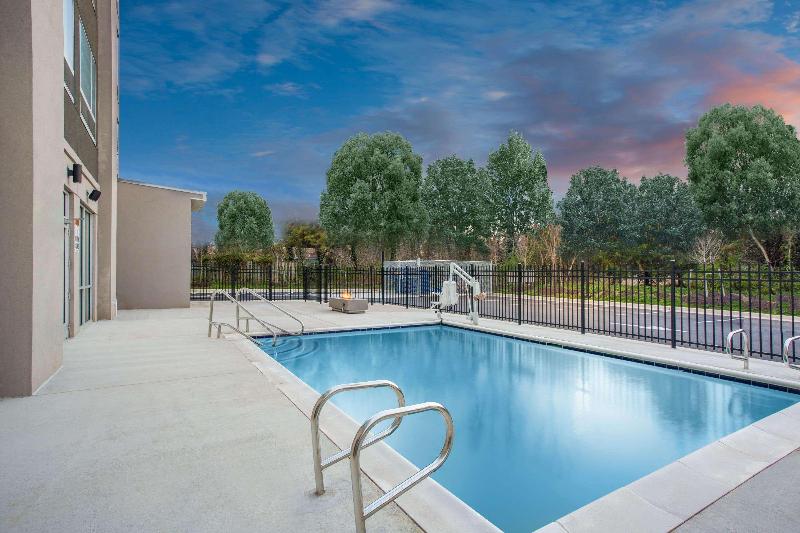 هتل La Quinta Inn & Suites By Wyndham Manassas, Va  Dulles Airport