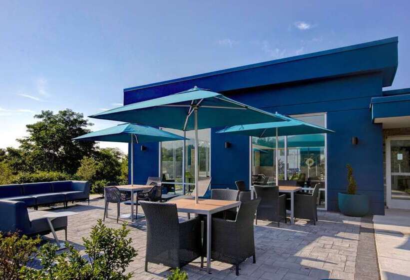 Отель Hampton Inn & Suites Deptford