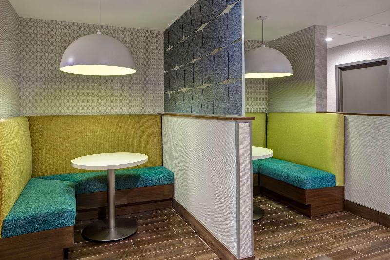 Отель Hampton Inn & Suites Deptford