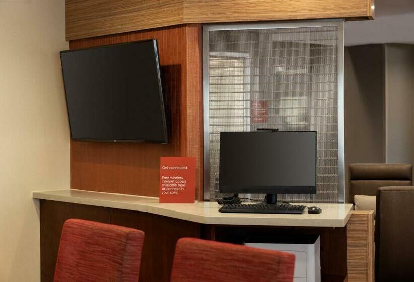 هتل Towneplace Suites Fresno Clovis