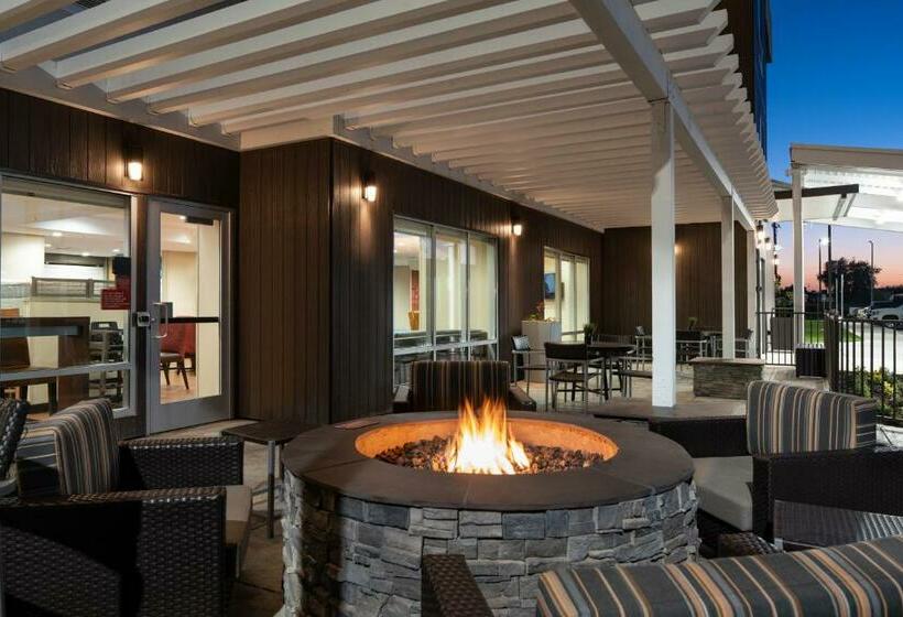 هتل Towneplace Suites Fresno Clovis