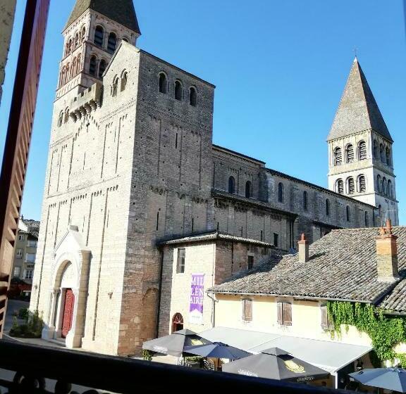 تختخواب و صبحانه La Maison De Marion