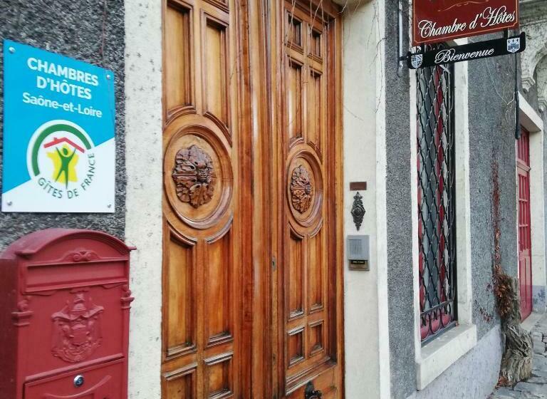 تختخواب و صبحانه La Maison De Marion