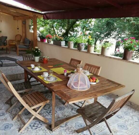 تختخواب و صبحانه La Maison De Marion