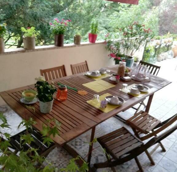 تختخواب و صبحانه La Maison De Marion