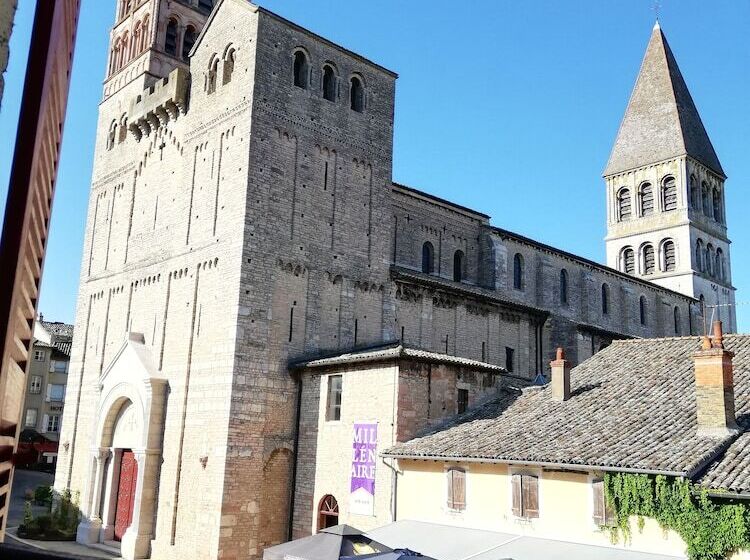 تختخواب و صبحانه La Maison De Marion