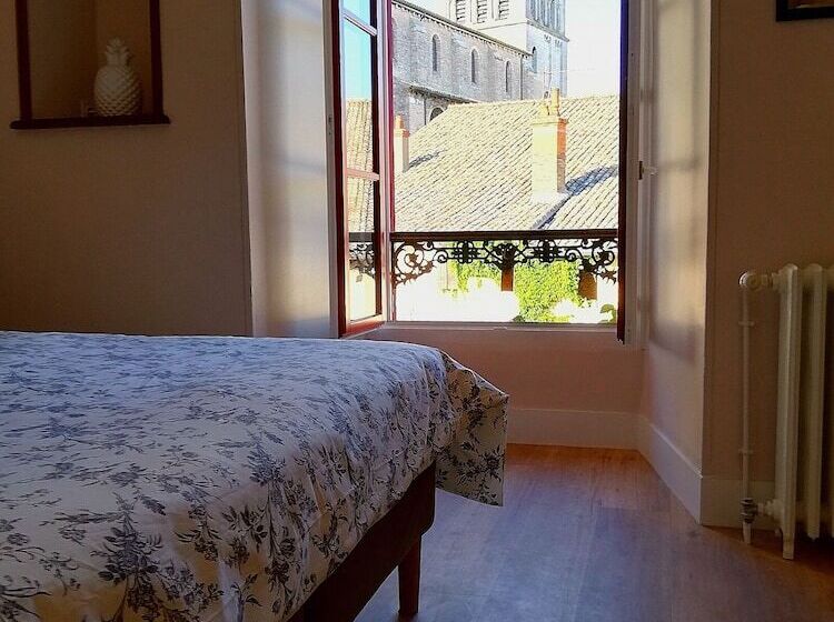 تختخواب و صبحانه La Maison De Marion