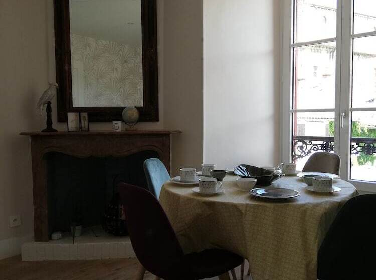 تختخواب و صبحانه La Maison De Marion