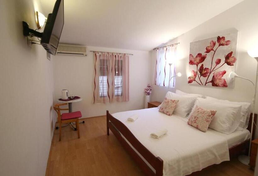 پانسیون Apartmani Daša Tučepi
