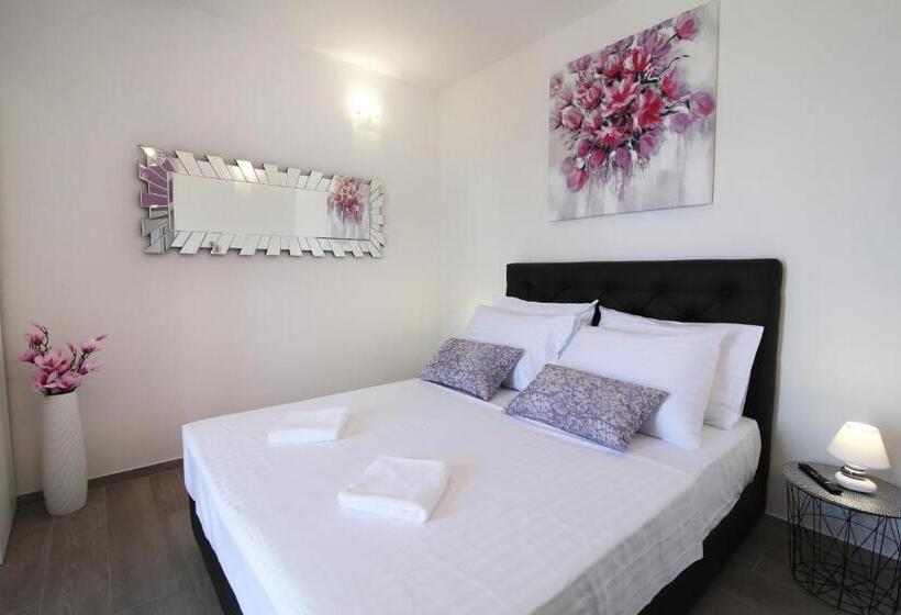 پانسیون Apartmani Daša Tučepi