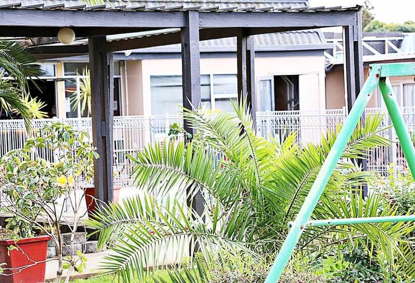 בית מלון כפרי Airport Gateway