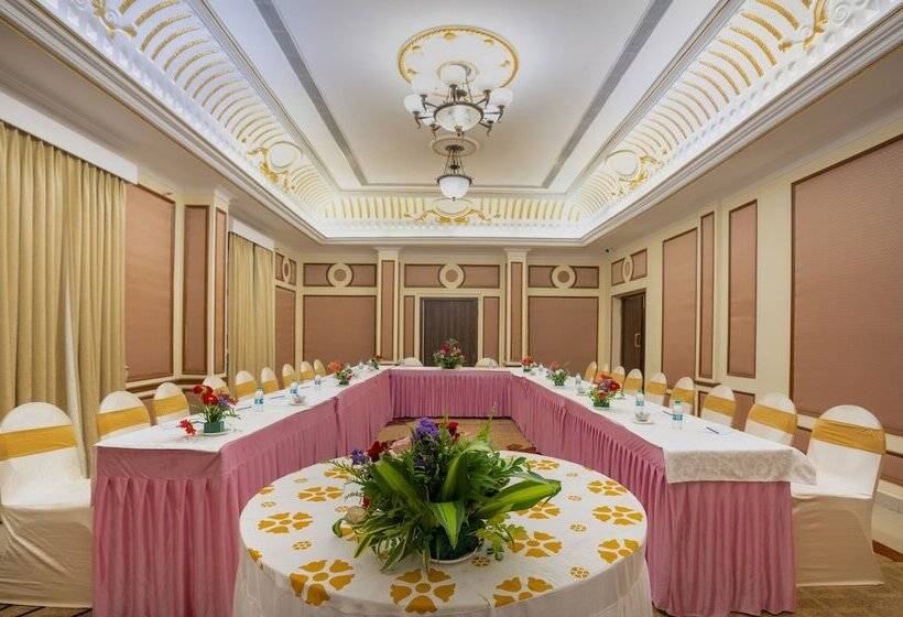 هتل Ambica Empire