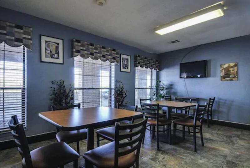 בית מלון כפרי Americas Best Value Inn Midlothian