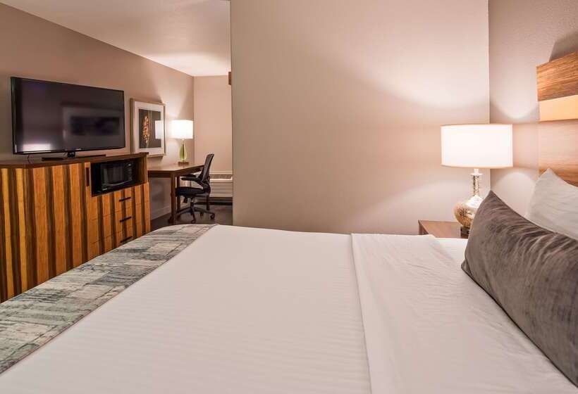 Отель Best Western Cedar Inn & Suites