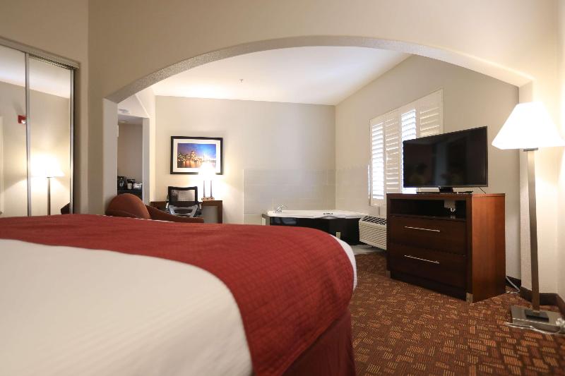 هتل Best Western Lanai Garden Inn & Suites