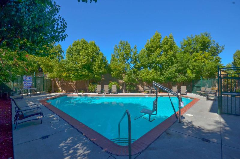 هتل Best Western Lanai Garden Inn & Suites
