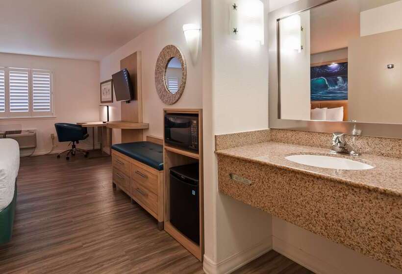 هتل Best Western Plus Capitola By The Sea Inn & Suites