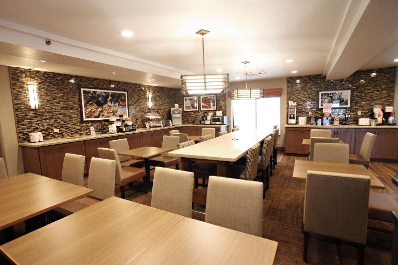 فندق Best Western Plus Cottontree Inn