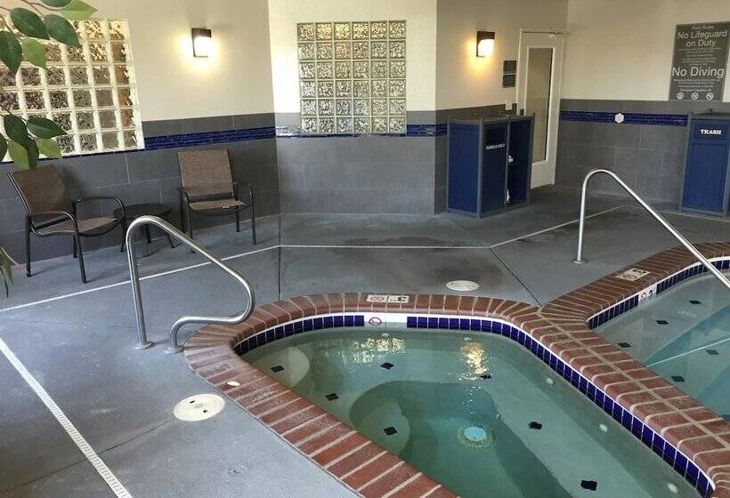 هتل Best Western Plus Gateway Inn & Suites   Aurora
