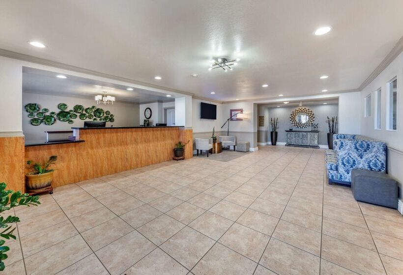 هتل Best Western Plus John Jay Inn & Suites